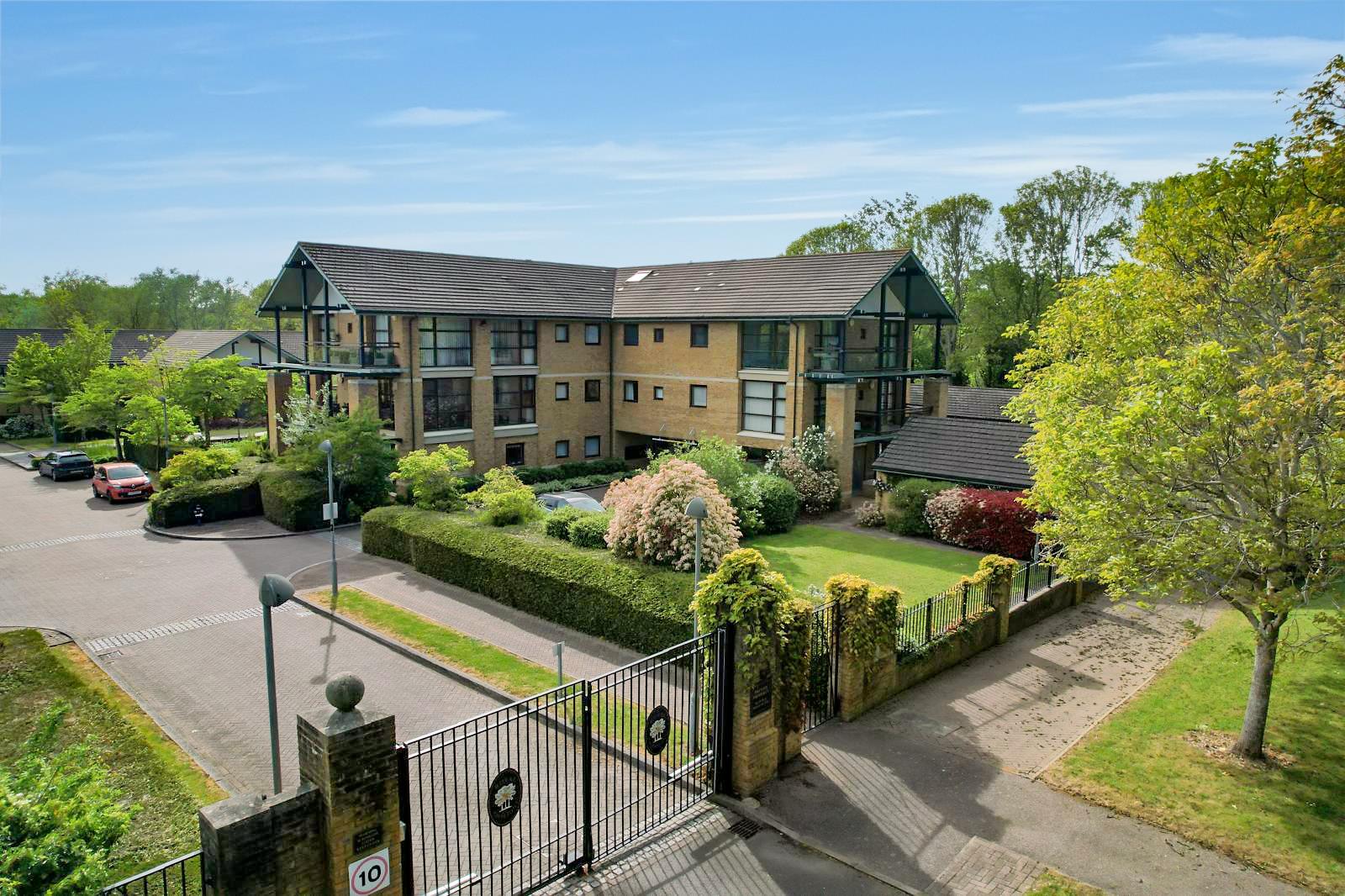 3 bed property in Woodward Place, Milton Keynes